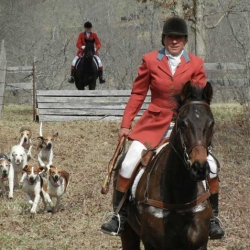 Eleanor Hartwell BH Huntsman followed by Brenda Yost Huntsman MillCreek